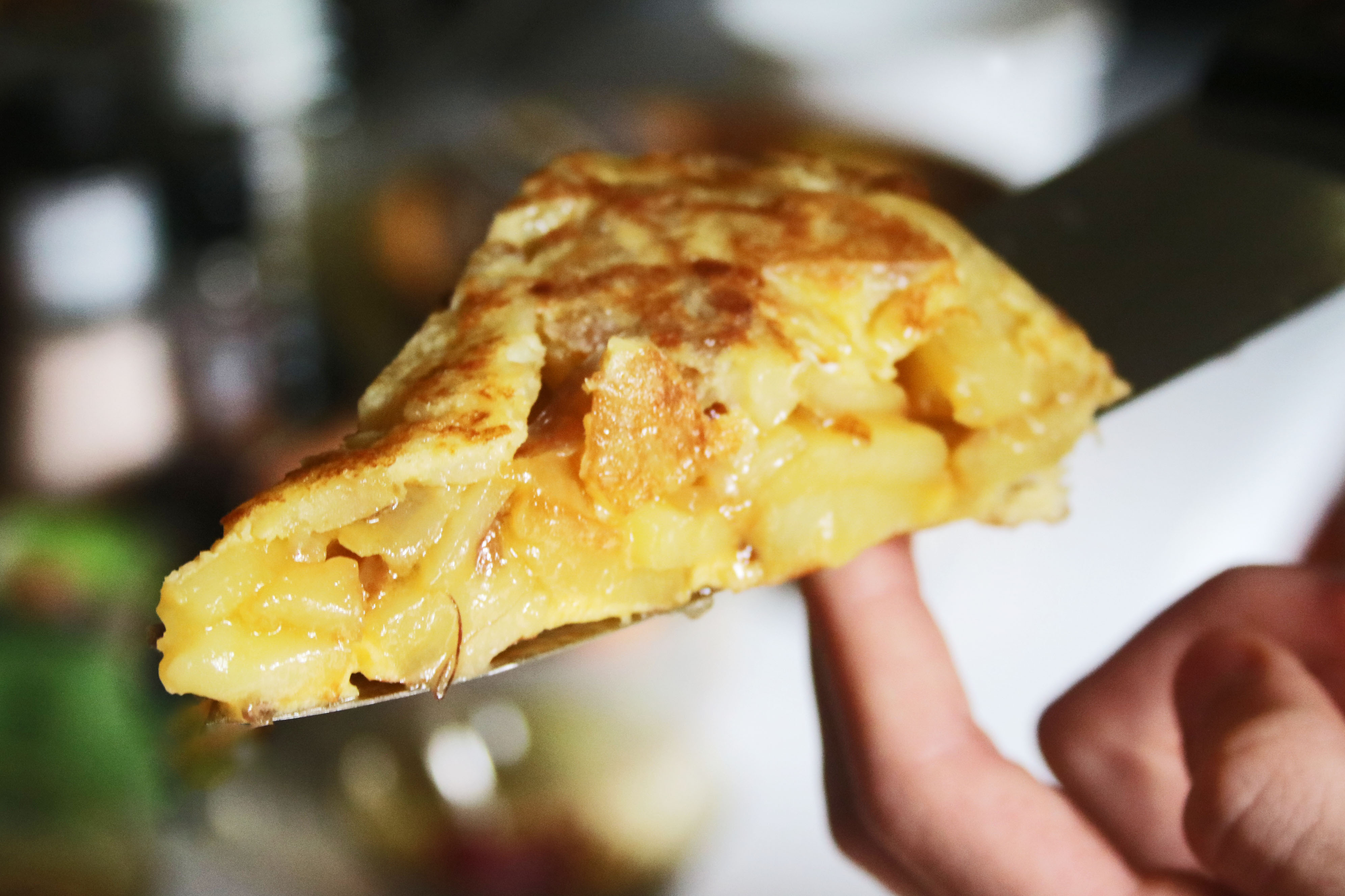 Tortilla De Patata Jugosa. Odiada Y Amada. - La Alacena De Pepín